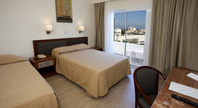 Двухместный номер Standard с балконом и с красивым видом из окна Pefkos City Hotel