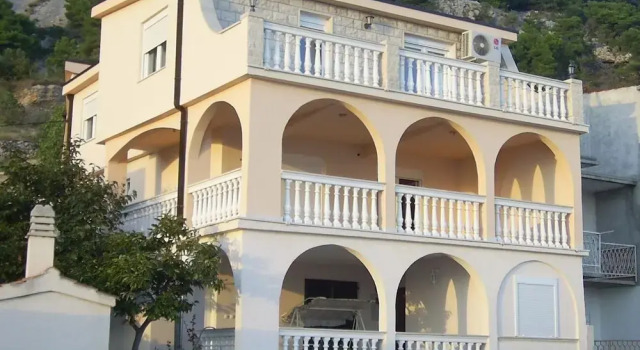 Lile - Comfortable 3 Bedroom Apartment - A1, Rezerwuj Apartament Hotele w Split-Dalmatia County z parkingiem, Parking