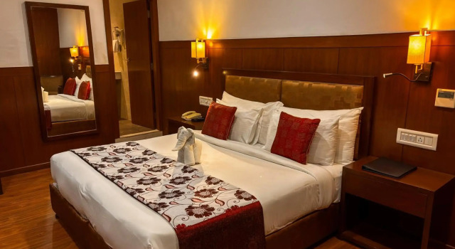 Asia Spa Resort Mcleodganj, Dharamshala Centrally Air Conditioned With Heated Swimming Pool, Varaa Lomakeskus Hotellit Himachal Pradesh ruokailulla, Puolitäysi / Täysihoito