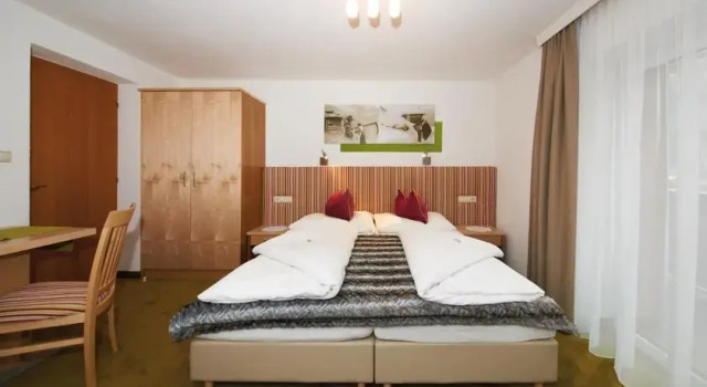 Pension Pitze, Prenota Hotel Hotel a Tirolo con parcheggio, Parcheggio