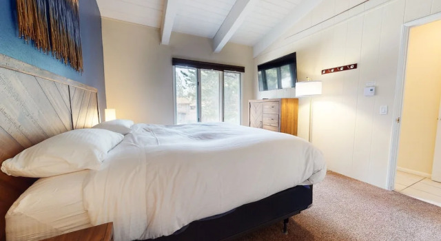 Chateau de Montagne 29 Updated and Spacious with Private Washer Dryer, On The Shuttle Route by RedAwning, Забронировать Апартаменты/квартира Маммот-Лейкс Маммот, рядом с Поле для гольфа Snowcreek