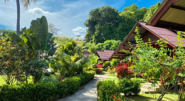 Трёхместный номер Standard с балконом и с красивым видом из окна Koh Yao Seaview Bungalow