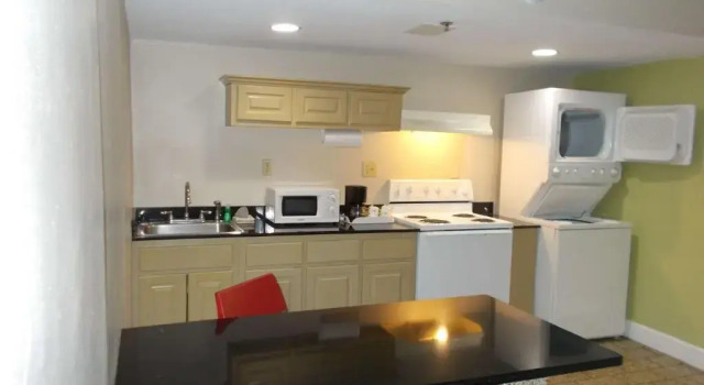Люкс SureStay Plus Hotel by Best Western St Marys Cumberland