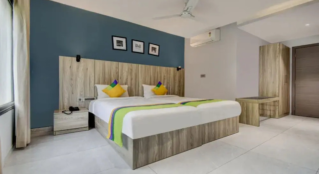 Galexia Hotel by Treebo Hotels, Забронировать Отель Отели штата Карнатаки с парковкой, Парковка
