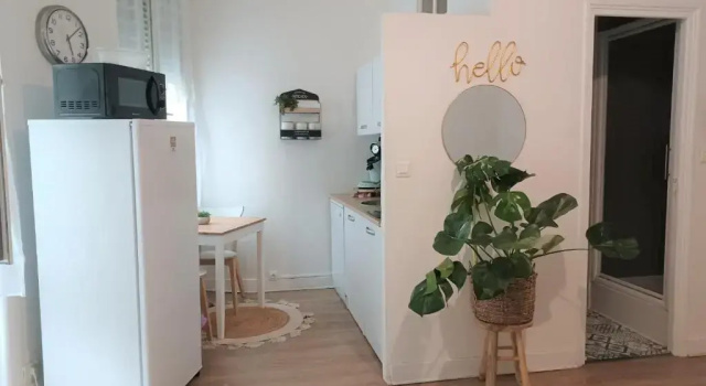 Studio proche centre ville, Забронировать Отель Отели Sarthe с парковкой, Парковка