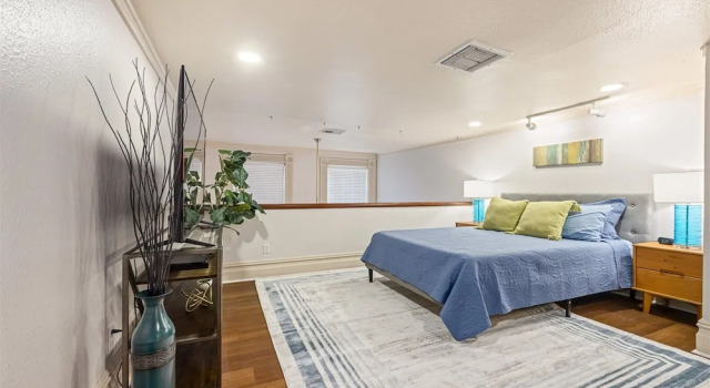 Blue Tuna Loft 1 Bedroom Home, Забронировать Дом для отпуска Коттеджи Галвестон, рядом с Galveston Island Railroad Museum and Terminal, Коттедж