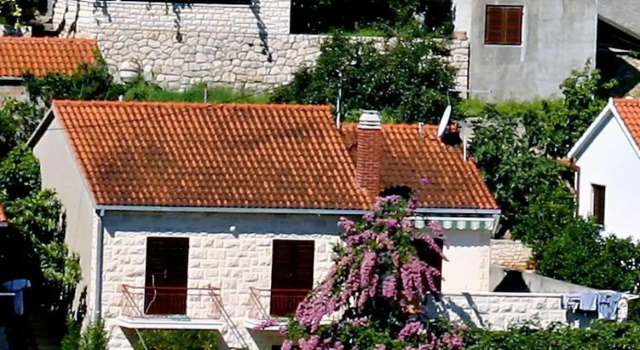 Nikola - 200 m From Beach - A1, Rezerwuj Hotel Hotele w Split-Dalmatia County z parkingiem, Parking
