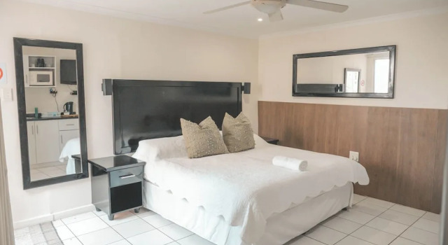 Номер Luxury Beside Still Waters Boutique Hotel
