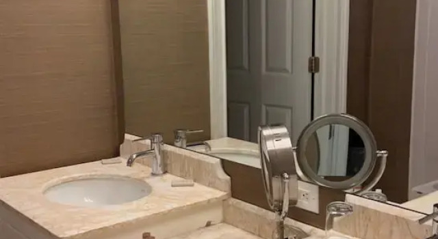 Четырёхместный номер Deluxe Rocky River Inn