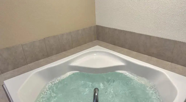 Двухместный люкс Deluxe Estherville Hotel & Suites