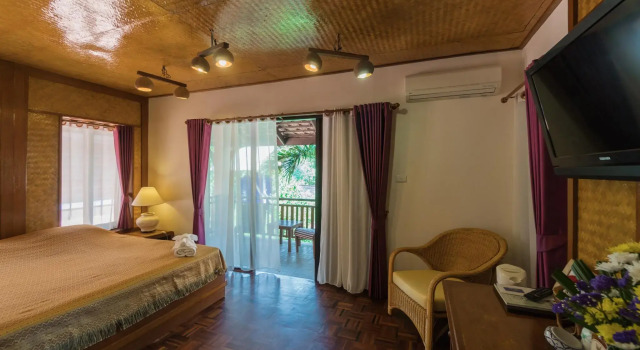 Coral Hotel Bangsaphan, Забронировать Отель Отели провинции Прачуапкхирикхан с бассейном, Бассейн