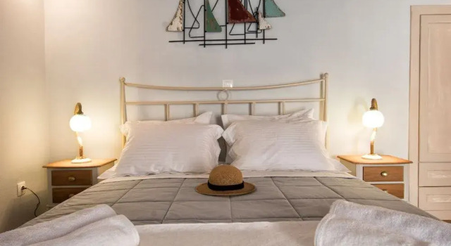 Gavrion's Nest  - Premium Cycladic Studio, Забронировать Апартаменты/квартира Отели Гаврион с парковкой, Парковка