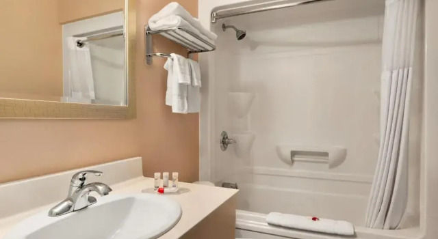 Номер Standard Days Inn by Wyndham Fredericton