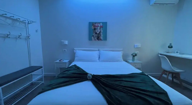 F Rooms Napoli Via Sementini, Buchen Sie Hotel Neapel Kampanien, in der Nähe von Istituto Pascale
