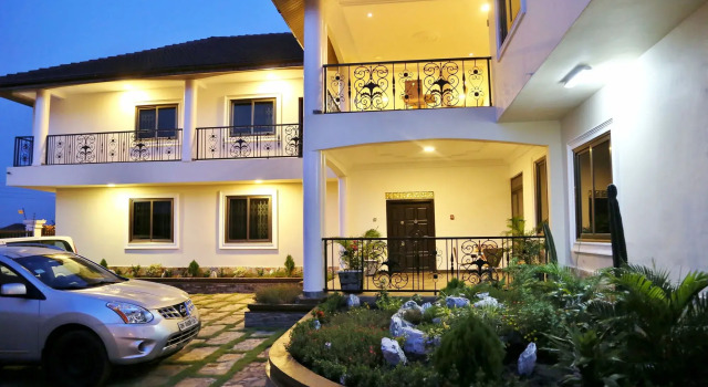 Eden Vale Hotel & Executive Training Cen, Rezervovat Hotel Levné hotely v Tema