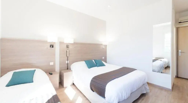 Номер Standard Logis Hôtel Restaurant Le Cours