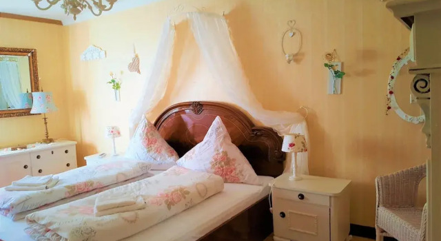 B&B Märchenhaftes, Забронировать Отель «постель и завтрак» Альсфельд земля Гессен