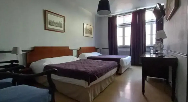 Четырёхместный номер Standard Brit Hotel Comtes De Champagne - Troyes Centre Historique
