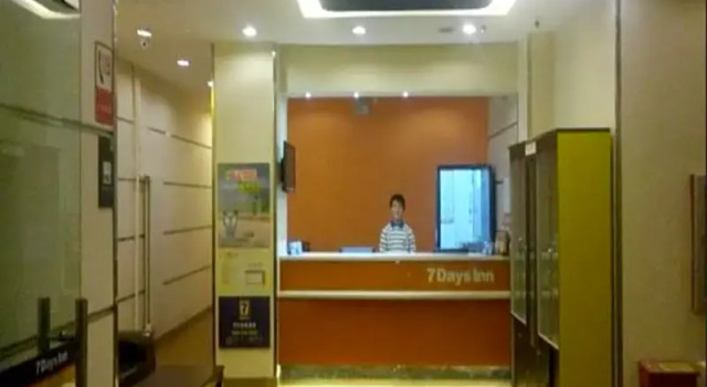 7 Days Inn Urumqi Medical University Branch, Rezerwuj Hotel Urumqi Xinjiang