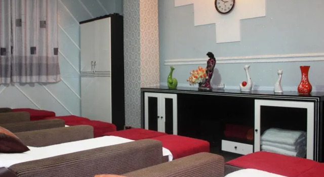 Yen Nam Hotel Hoang Van Thu, Забронировать Отель Отели Хошимина с парковкой, рядом с Vinh Nghiem Pagoda, Парковка