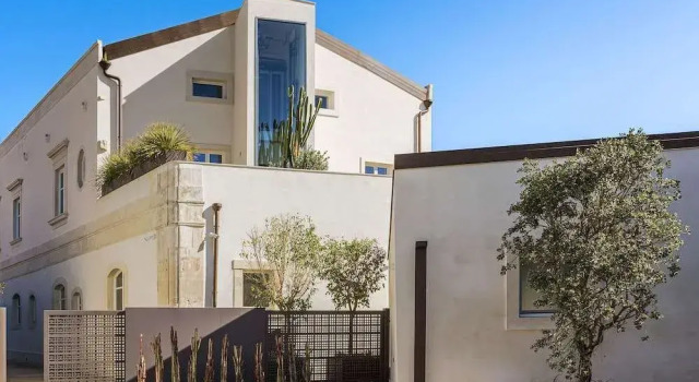 Byssus Suites