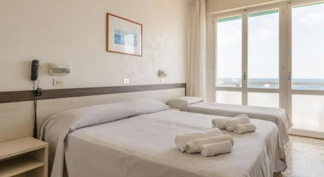 Трёхместный номер Standard с видом на море Hotel Europa
