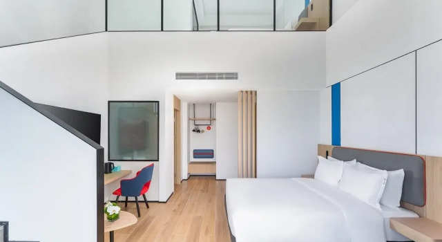 Люкс с 2 комнатами с балконом Holiday Inn Express Wenchang by IHG