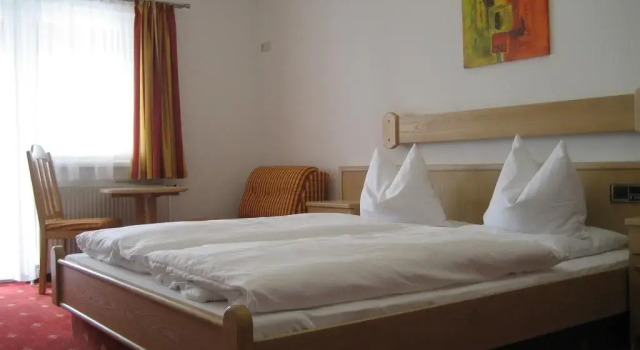 Hotel Alpenblick Attersee, Book Hotel Attersee 