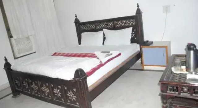 Hotel Vinayak Palace, Rezerwuj Hotel Hotele w Sikar z parkingiem, Parking