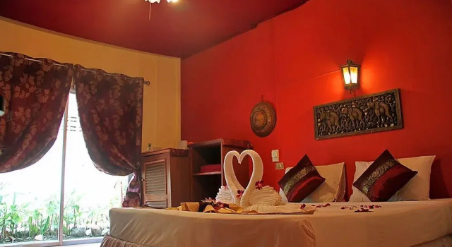 Manohra Cozy Village, Забронировать Отель Карон Бич остров Пхукет