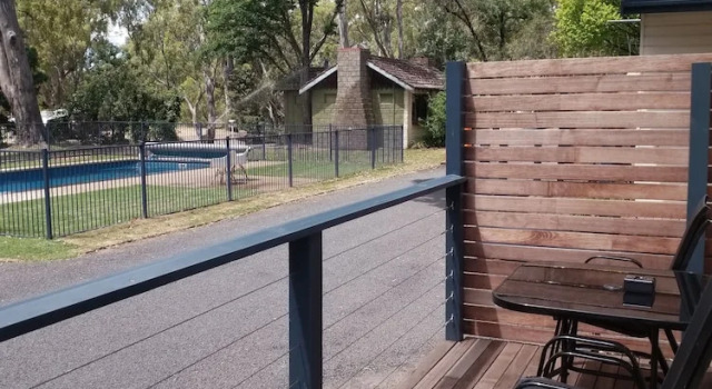 Семейный номер Standard с балконом Euroa Caravan Park