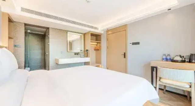 Люкс Deluxe Country Inn & Suites by Radisson Hotel (Tiantaishan High-Speed Railway Station)