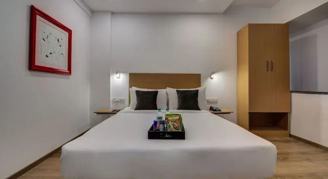 OYO Townhouse 046 Khar West Station
