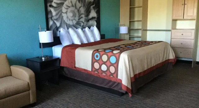 Двухместный номер Deluxe Super8 by Wyndham NEARBY Clearwater St Petersburg International Airport