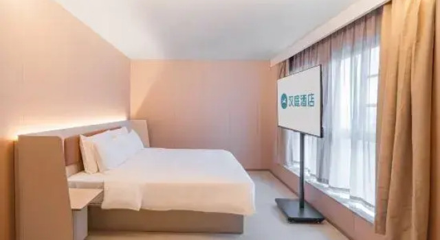 Люкс Deluxe HanTing Hotel (Guiyang North Railway Station Qianling Mountain Road)