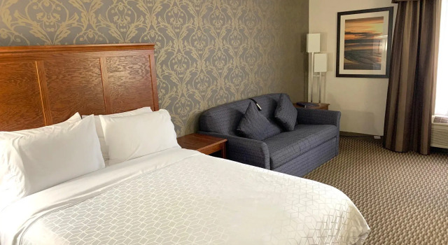 Четырёхместный номер Standard Holiday Inn Express Holland by IHG