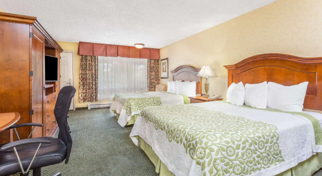 Четырёхместный номер Standard Days Inn by Wyndham Klamath Falls