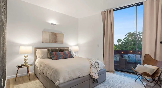 2BR Designer Condo East Downtown Austin