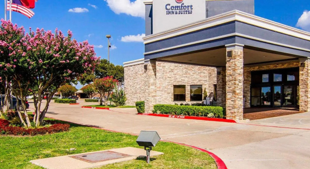 Comfort Inn and Suites Plano East