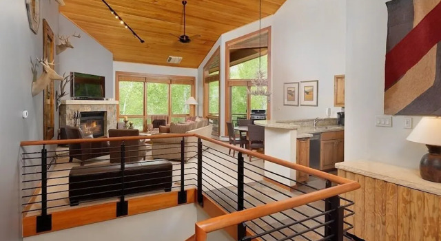 Коттедж Contemporary Townhome With Ski-in/ski-out Access by The Woodrun V Townhouses by RedAwning