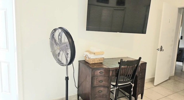 Коттедж Comfort с 4 комнатами с видом на сад Miami Vacation Home 4 bedroom Parking.