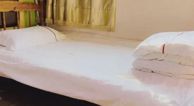 Кровать в общем номере (мужской номер) Yuexin Hotel(Guangzhou Shangxiajiu Pedestrian Street 13th Branch)
