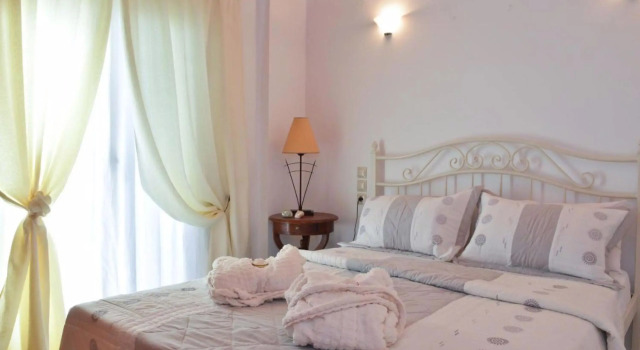 Villa John Dimeon Kato Achaia With Pool - Happy Rentals, Book Villa Cottages in Achaia, Cottage