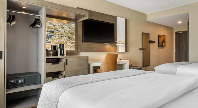 Четырёхместный номер Standard Cambria Hotel Fort Mill