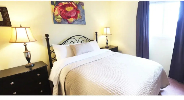 Little Paris Bed and Breakfast, Varaa Hotelli  
