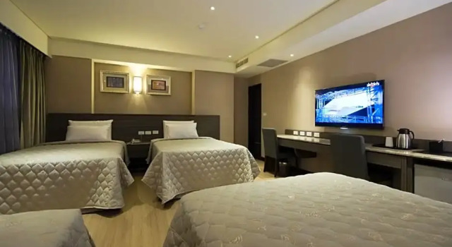 Номер Deluxe Royal Guest Hotel