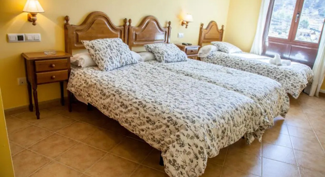 Трёхместный номер Standard Hotel Mayno