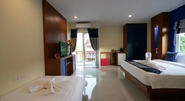 Семейный номер Standard с балконом Calypso Patong Hotel