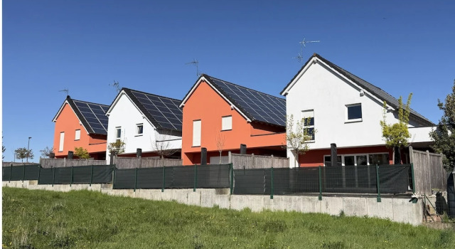 Вилла с балконом и с видом на сад Les Maisons Solaires
