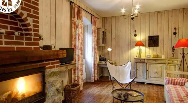 Gîte charmant avec étang privé, cheminée, draps inclus, jardin clos à Montbrison - FR-1-496-158, Reserva ahora Hotel Montbrison Loira